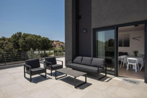 Modernes Apartment mit großer Terrasse